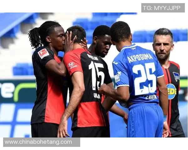 足球明星亲吻瞬间大合集各种风格亲密互动图片欣赏 足球明星亲吻瞬间大合集各种风格亲密互动图片欣赏